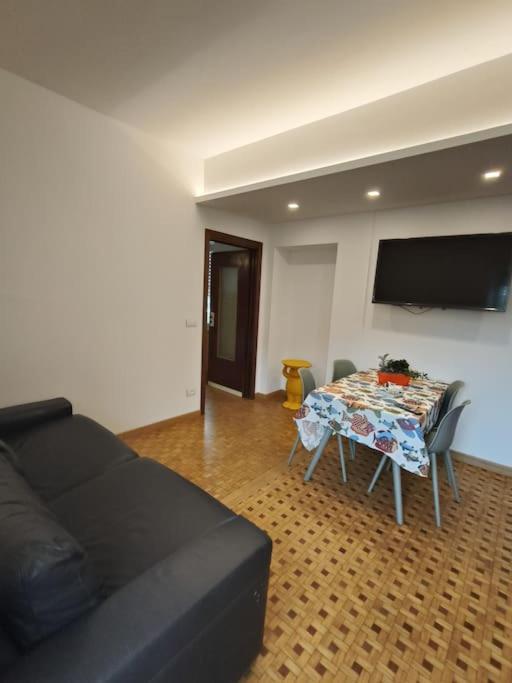 בורדיגרה Seaside Apartment, 20M To The Beach, Wi-Fi&Terrace מראה חיצוני תמונה